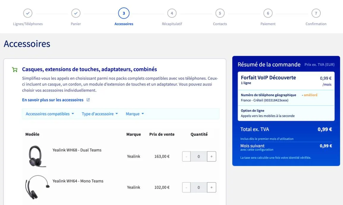 Page Accessoires du tunnel de commande OVHcloud avec des casques proposés en option